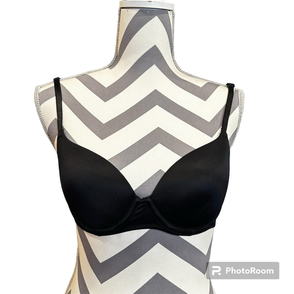PINK Victoria’s Secret Wear Everywhere lightly lined 32C bra